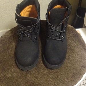 Size3 black timbs