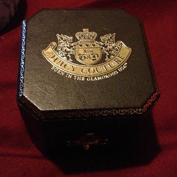 Peanut charm juicy couture