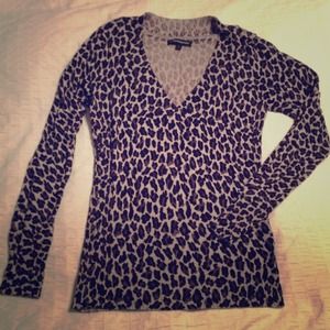 V neck gray leopard sweater