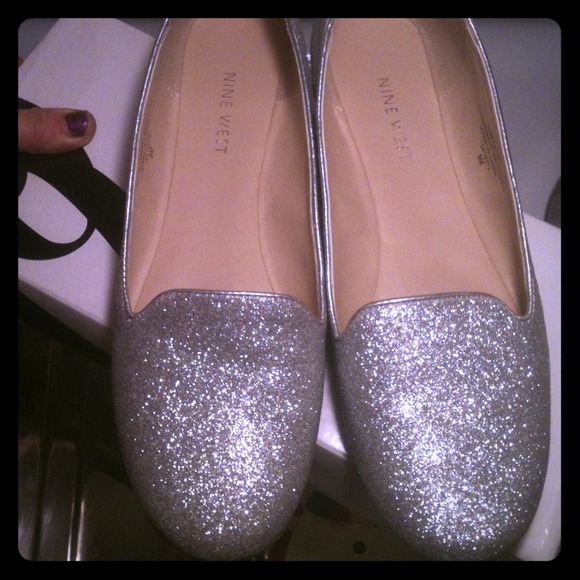 Nine West Shoes - Brand new!! Silver flats, Nine West, size 8