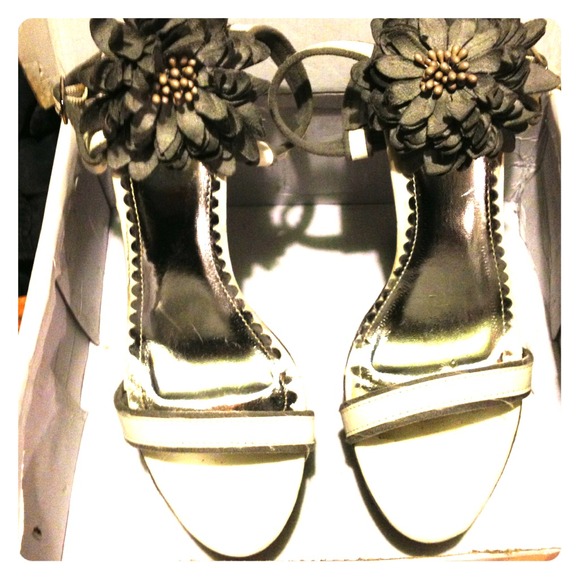 Floral sling back platform straps