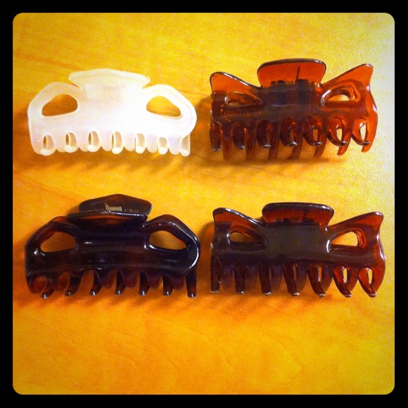 🌟SOLD🌟4 hair clips