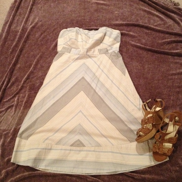 🚫Hold🚫 NWT! Gap Strapless Dress! So cute