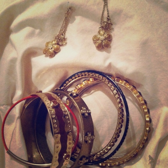 SOLD 🚫🚫bangles but earrings still available !