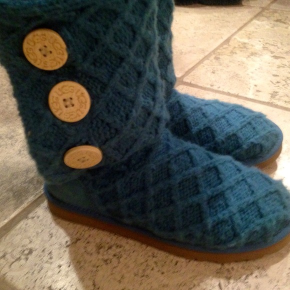 🚫🚫SOLD ON EBAY🚫🚫Uggs. Like new. Knit Uggs. - Picture 2 of 4