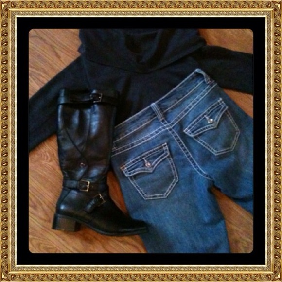 🌸🌸reserved🌸🌸Rhinestone Button Detailed Jeans
