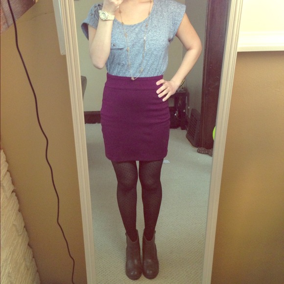Small maroon urban outfitters mini skirt - Picture 1 of 3