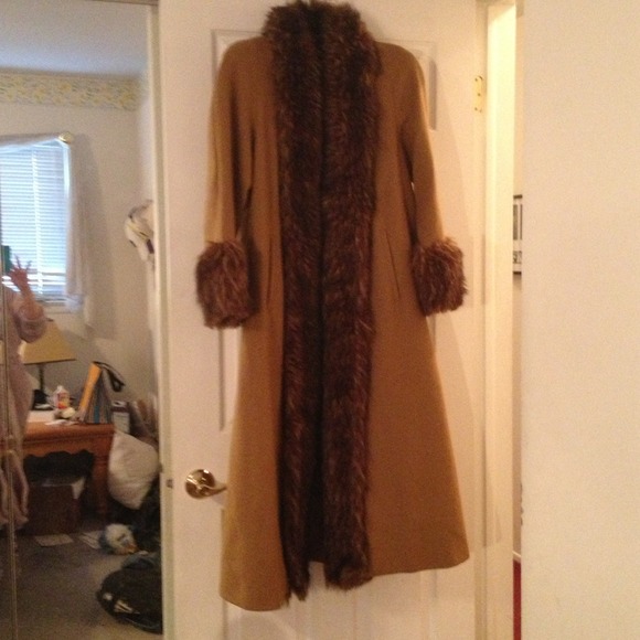SOLD!100% Warm Wool coat w fur accents.