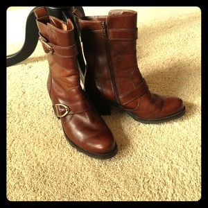 Ariat brown leather boots size 8 gorgeous!