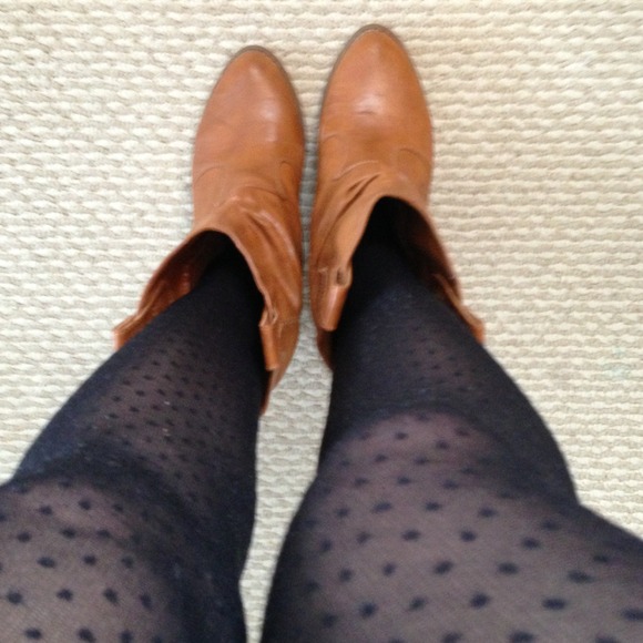 Tan booties size 6 - Picture 3 of 4