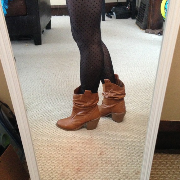 Tan booties size 6 - Picture 4 of 4