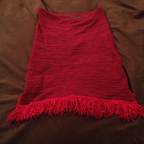 Dresses & Skirts - SOLD👍👍👍 True red stretch  skirt w fringe