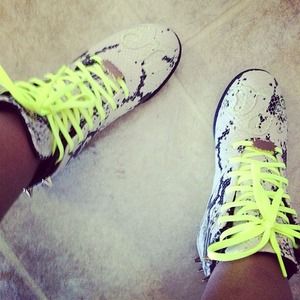 Woman sneakers
