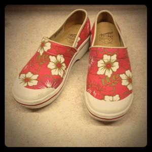 Dansko vegan floral fabric size 39