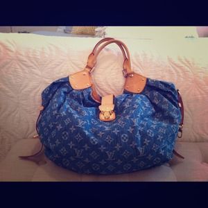 REAL Louis Vuitton denim mahina shoulder purse.