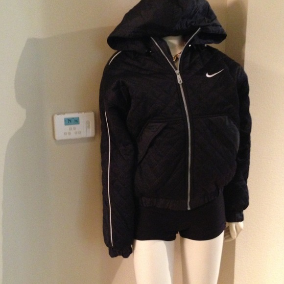 Beautiful Nike jacket with removable hoody!! - Picture 2 of 4