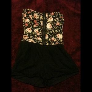 Floral Romper RESERVED FOR @katlovesmakeup 💕