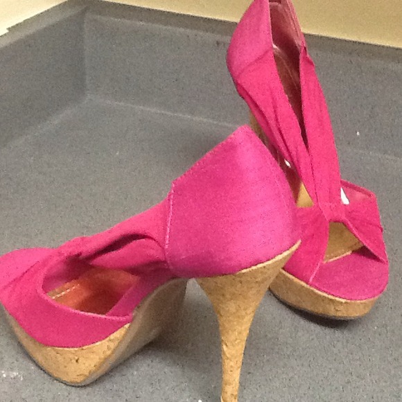 🚫 Sold! Hot pink/magenta heels - Picture 3 of 3