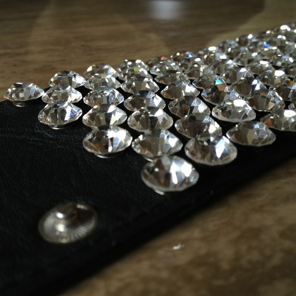 STUNNING! Rhinestone cuff bracelet - Picture 3 of 4