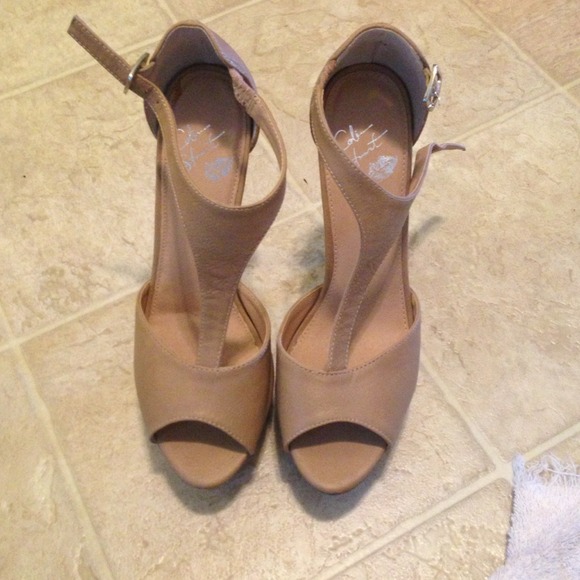 Colin Stuart shoes from Victoria Secret!! Size 8