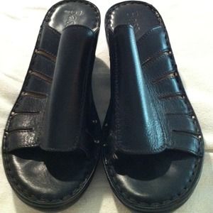 Bass 91/2 leather upper shoes. Sold