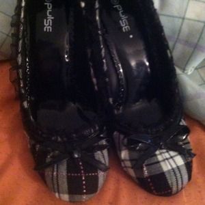 REDUCED!*Plaid pumps