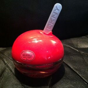 DKNY Delicious Candy Apples Ripe Raspberry
