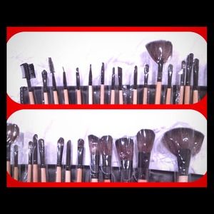 💢BUNDLE💢makeup brushes, shorts and earrings
