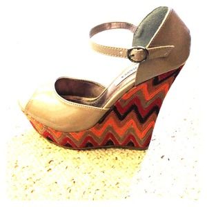 🚫Sold. Steve Madden wedge sandals