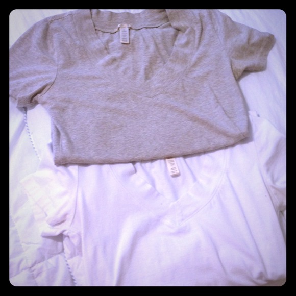 Bundle!💝2 shirts tan and white!
