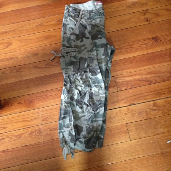 Camo capris