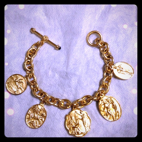 Gold tone bracelet