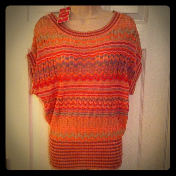 Candie's in living color multi Top.  Lower price!⭐