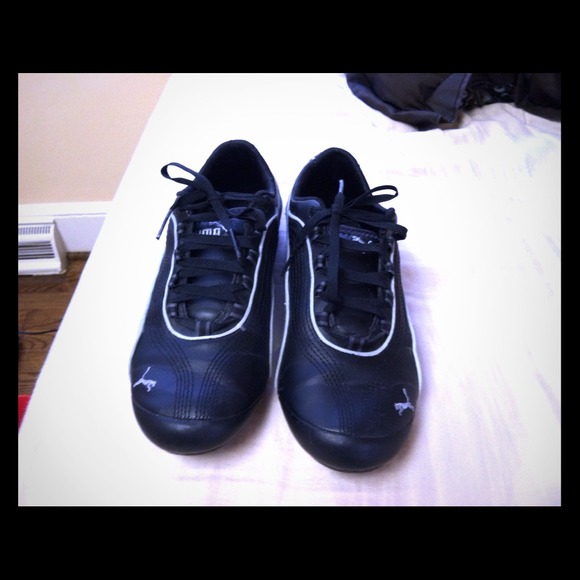 Pumas black & silver - Picture 1 of 2