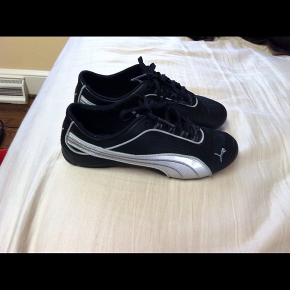 Pumas black & silver - Picture 2 of 2