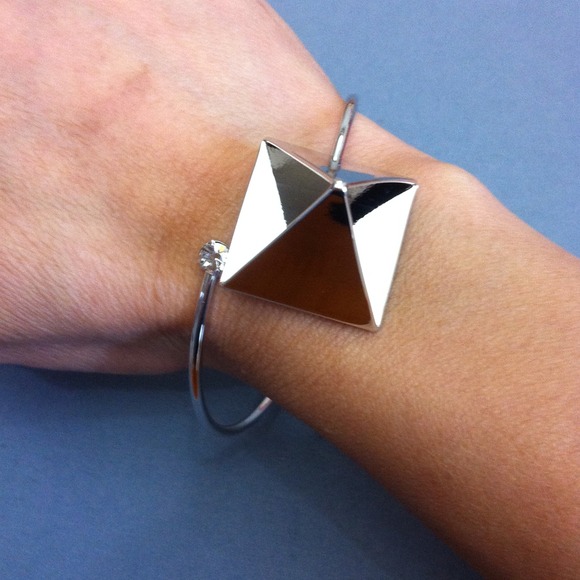 Pyramid bracelet - Picture 2 of 2