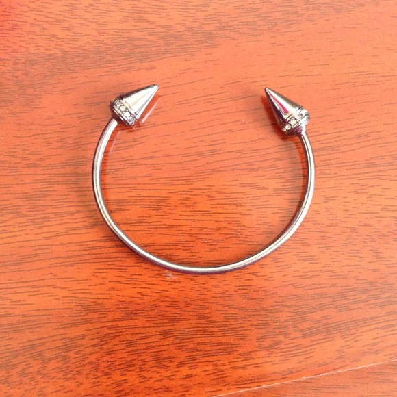 Spike cuff - Picture 2 of 2