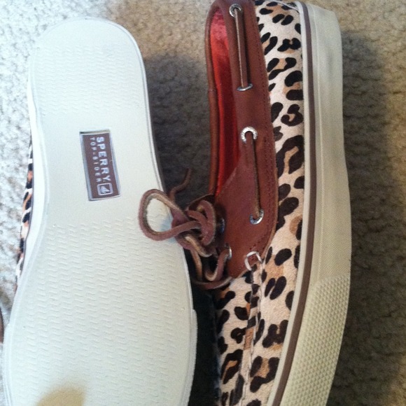 TRADED🌹Cheetah print sperrys - Picture 3 of 3