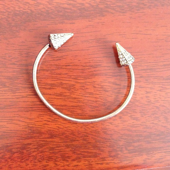 Spike cuff - Picture 2 of 2
