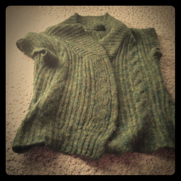 Green short sleeve over-sweater