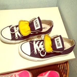Navy blue and yellow converse 👟👣💋