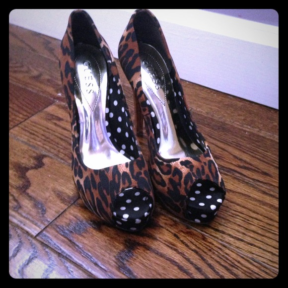 Guess sandals
