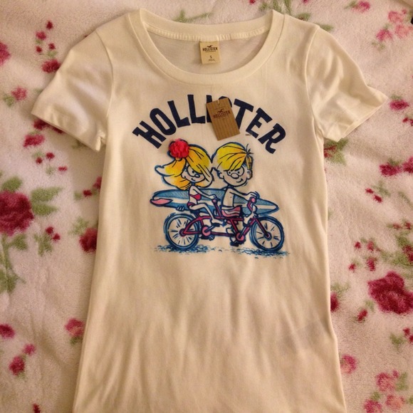 New with tag!! Hollister t-shirt