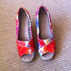 REDUCED TOMS Floral Wedges