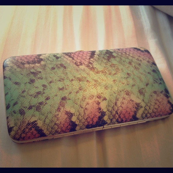 🎀SOLD🎀 Fun Snakeskin Wallet