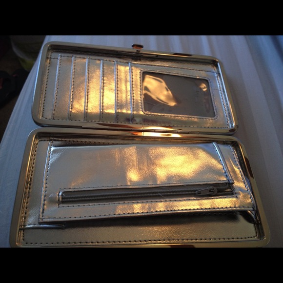 🎀SOLD🎀 Fun Snakeskin Wallet - Picture 2 of 3