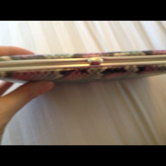 🎀SOLD🎀 Fun Snakeskin Wallet - Picture 3 of 3