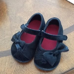 Velcrow baby girl shoes!