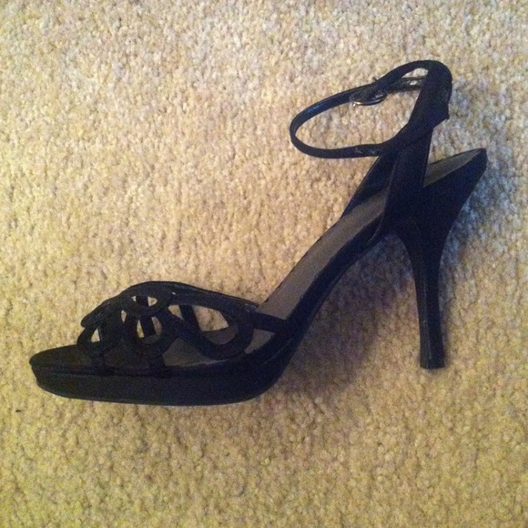 🌟REDUCED PRICE🌟 Black Heels! - Picture 2 of 3