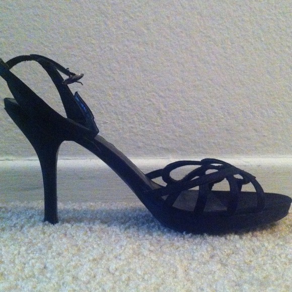 🌟REDUCED PRICE🌟 Black Heels! - Picture 3 of 3